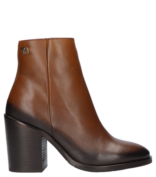 Tommy Hilfiger Tommy Hilfiger Enkellaars <span>FW0FW05164 GOW</span> GOW Pumpkin paradise Tommy Hilfiger Enkellaars <span>FW0FW05164 GOW</span> FW0FW05164 GOW cognac - www.bremmerschoenen.info - Bremmer Schoenen