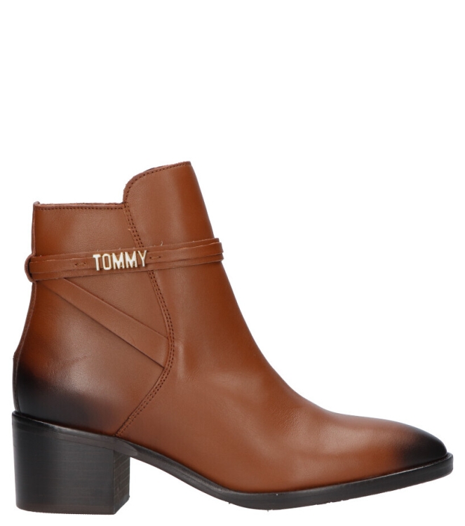 Tommy Hilfiger Tommy Hilfiger Enkellaars <span>FW0FW05196 GOW</span> GOW Pumpkin paradise Tommy Hilfiger Enkellaars <span>FW0FW05196 GOW</span> FW0FW05196 GOW cognac - www.bremmerschoenen.info - Bremmer Schoenen