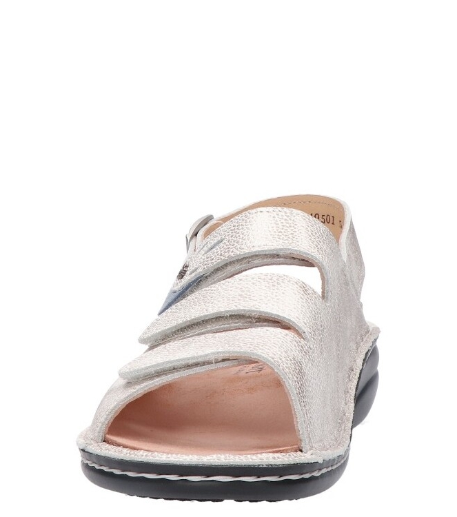 Finn Comfort sandaal <span>2557 903095 Saloniki</span> 2557 903095 Saloniki zilver - www.bremmerschoenen.info - Bremmer Schoenen